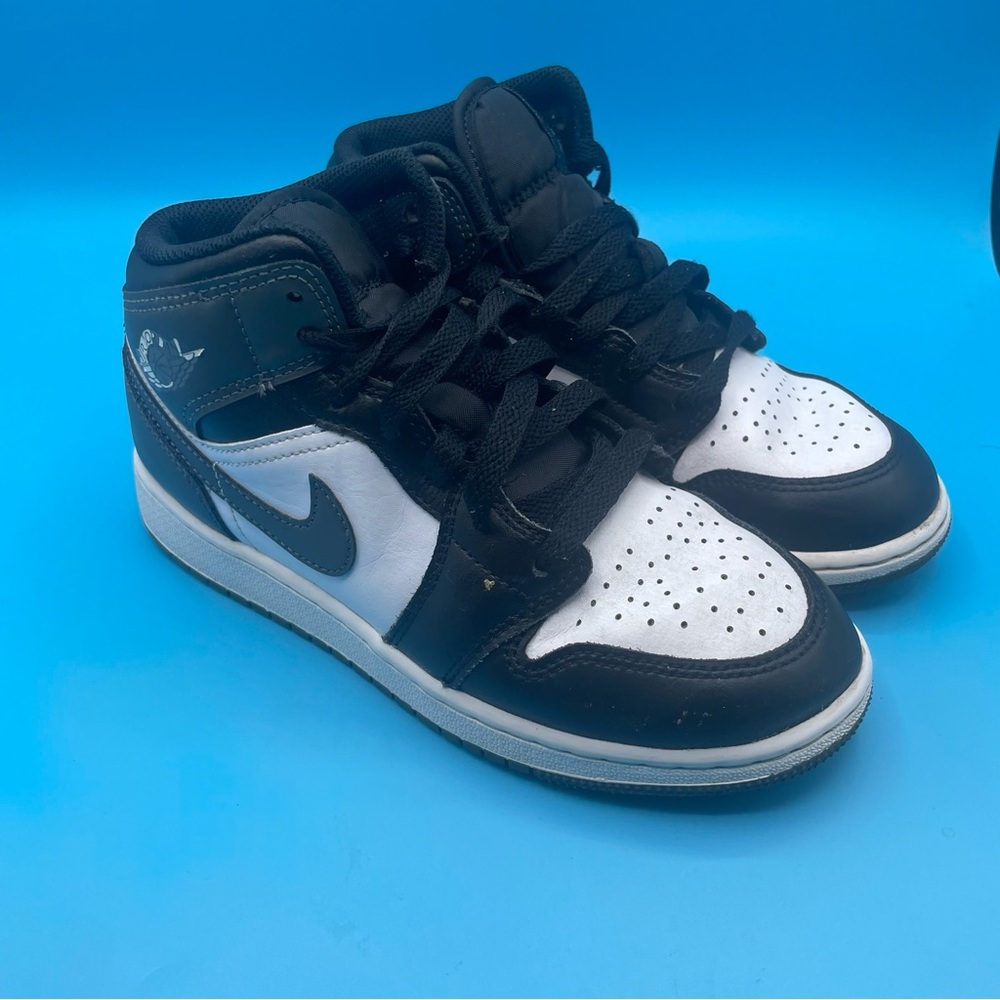Jordan 1 Mid Black/Iron Grey